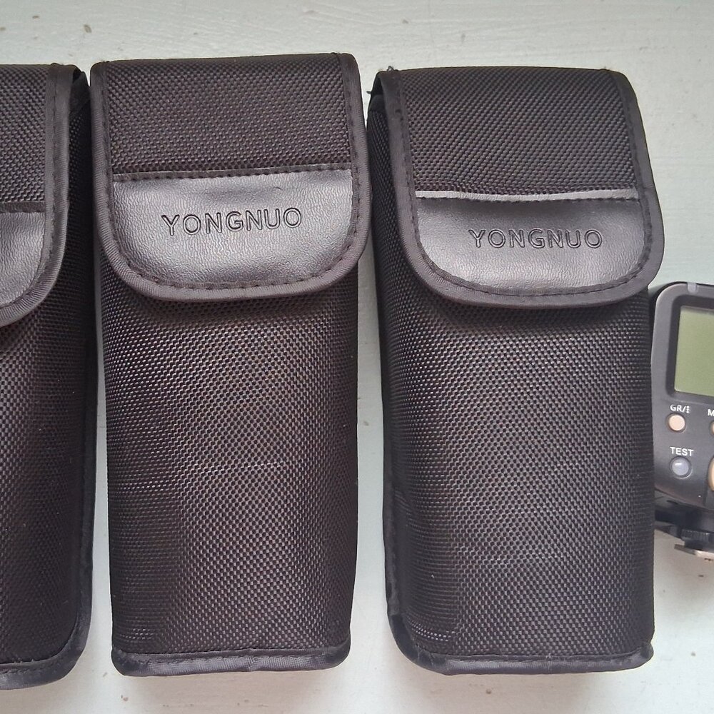 3x Yongnuo Flashes + control